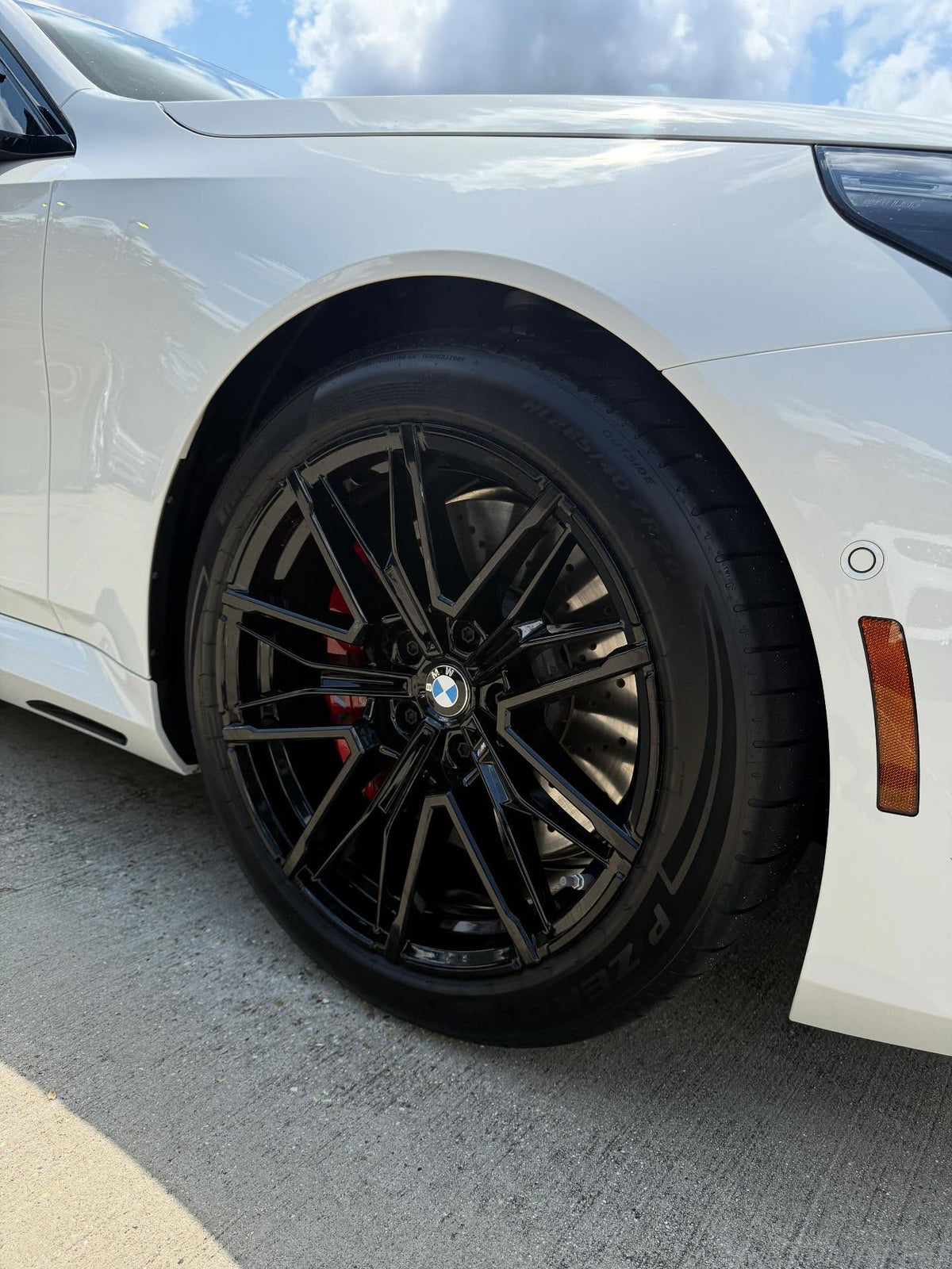 White Bmw M5